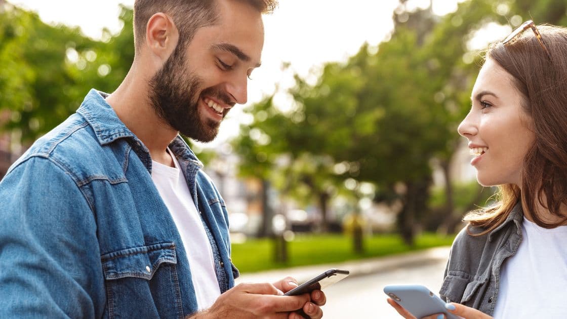 Beige flag co to znaczy? Jak naprawić nudny profil na Tinderze