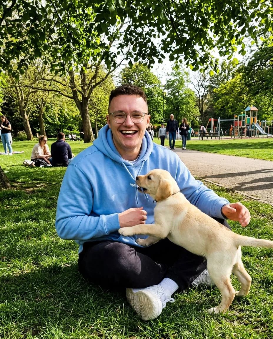 Example warm social dating profile photo with a genuine smile
