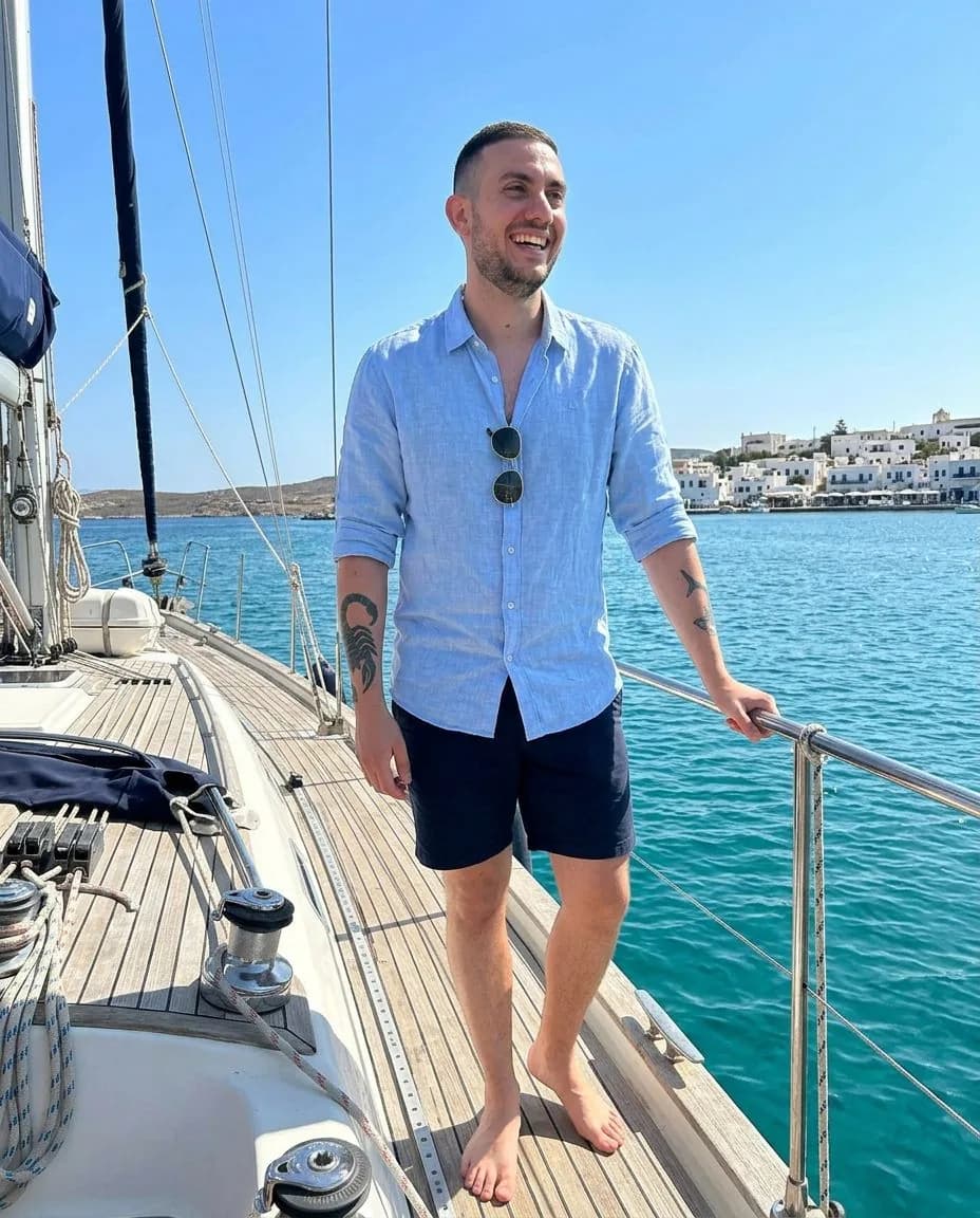 Example travel dating profile photo with a striking backdrop